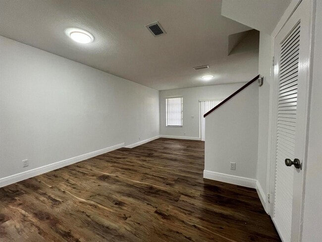Foto del edificio - 10623 Royal Palm Blvd