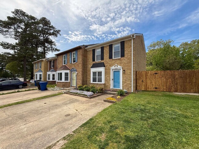 Foto del edificio - Double En-Suite Townhome