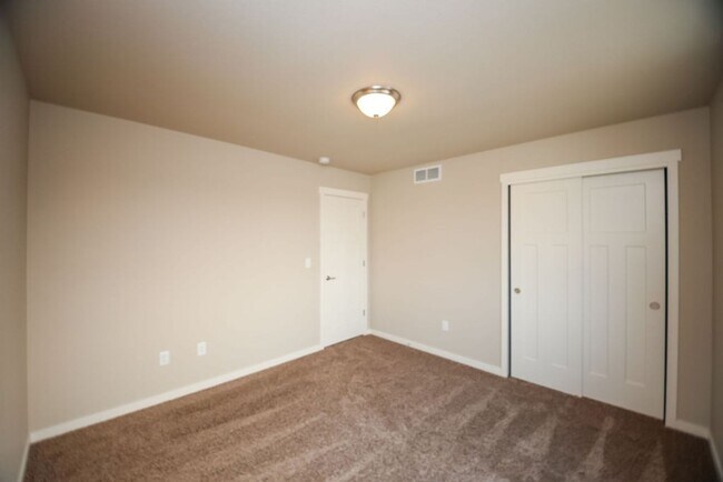 Building Photo - 4 Bedroom Home in Wellington