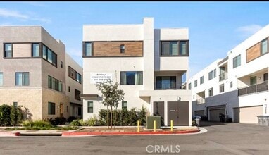 Building Photo - 2111 Copper Walk