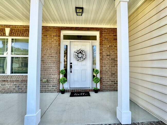 Foto del edificio - 4-Bedroom Home Ready 07-10-26!! Gourmet Kitchen - Fenced Backyard - Pet Friendly!