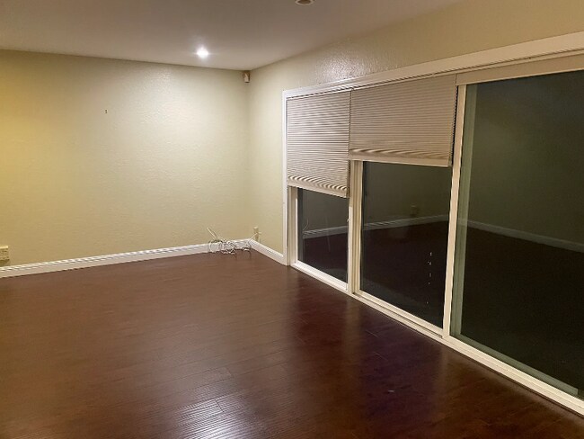 Foto del edificio - 22220 Homestead Rd