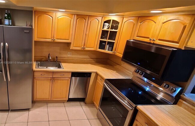 Foto del edificio - 2801 NE 183rd St