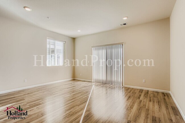 Building Photo - We just lower our price. 3 BEDROOM 2.5 Bath in a great location!!!