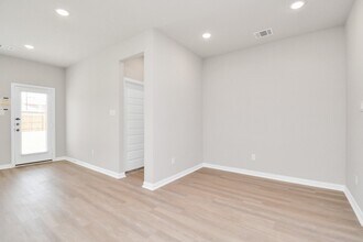 Building Photo - 27031 Beacon Glen Dr