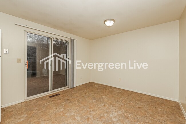 Foto del edificio - 8287 Mt Carmel St