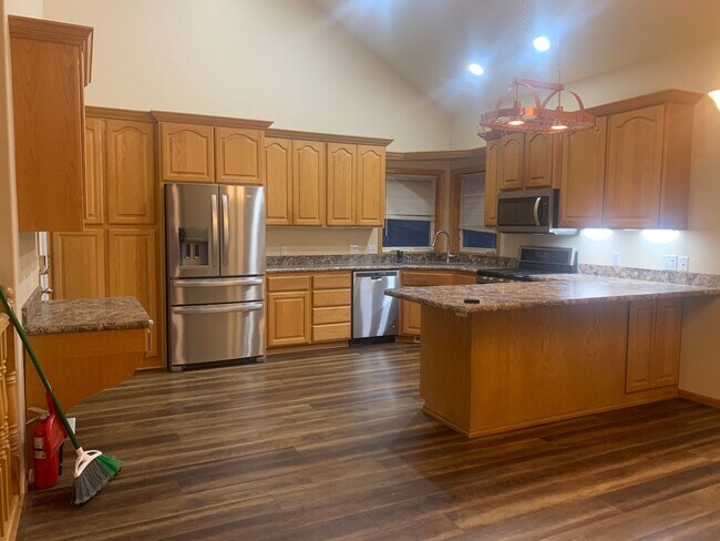 Foto del edificio - 5 Bedroom 3 Bathroom Home In Briarwood