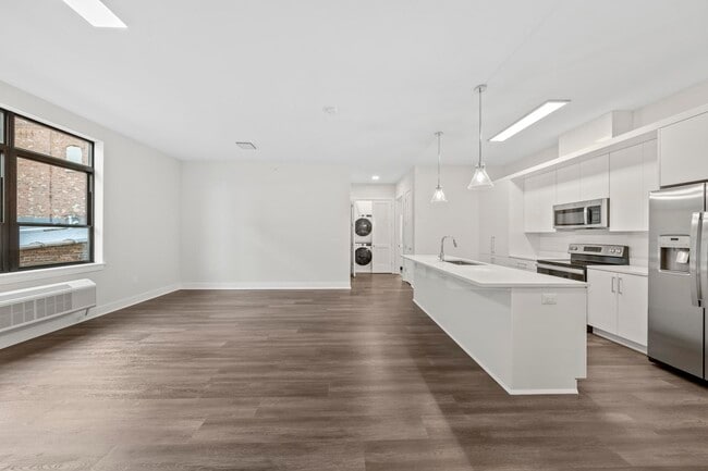 Building Photo - 121 34th St