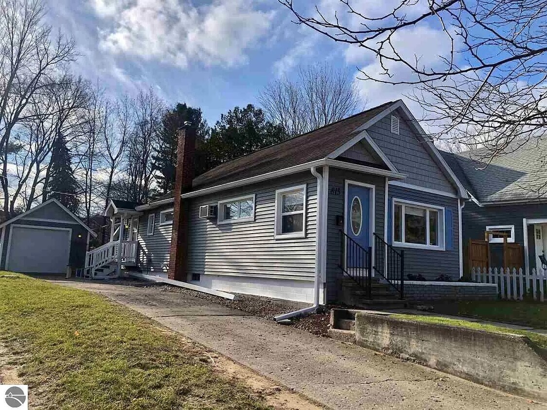 2 habitaciones, 2 baños, mucho espacio - 815 Sixth St