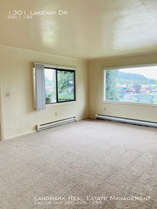 Building Photo - 1301 Lakeway Dr