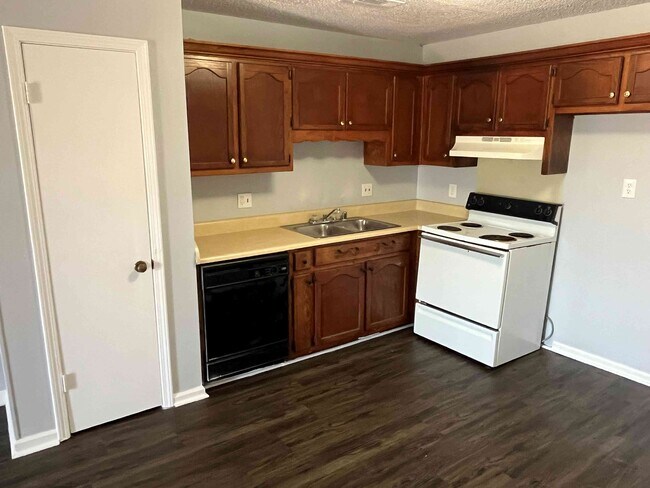 Foto del edificio - 2409 Kelly Ave SW