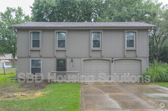 Building Photo - 210 SE Brentwood Dr