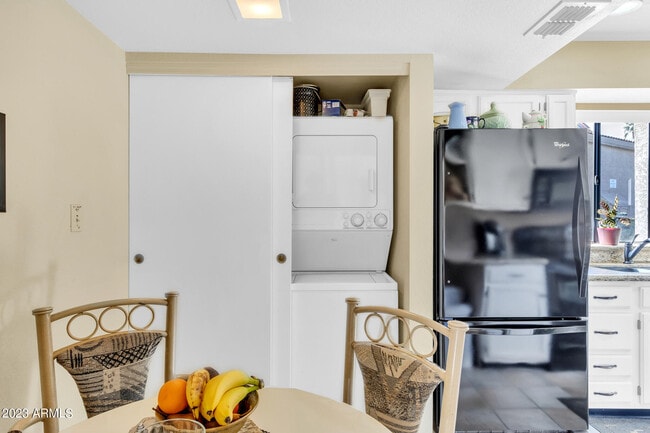 Foto del edificio - 9430 E Mission Ln