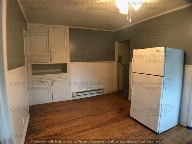 Building Photo - 205 E Dewey St