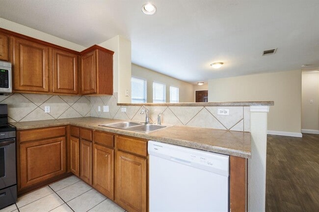 Building Photo - 3300 Etheredge Dr