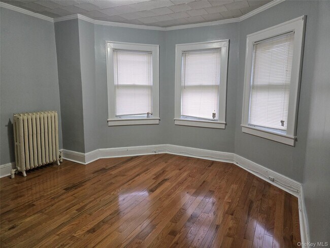 Foto del edificio - 92 Wavecrest St