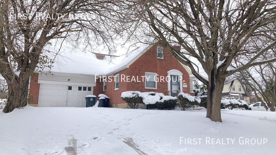 Primary Photo - 3 Bedroom 1 Bath House for Rent, Move in R...