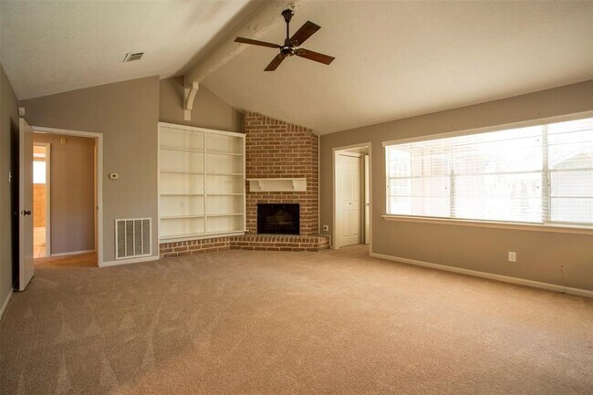 Building Photo - 2419 Bradford Dr