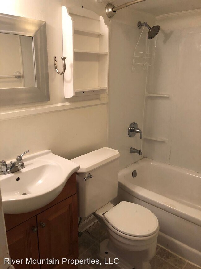 Building Photo - 2 br, 1 bath House - 509 B Southgate Dr.