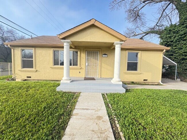 Building Photo - Recently Updated