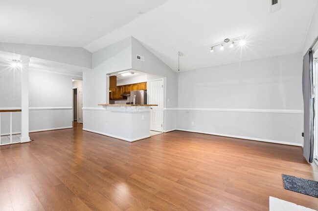 Building Photo - Move In Ready Brick Ranch in VB!