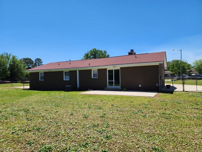 Foto del edificio - 2408 Crabtree Ct