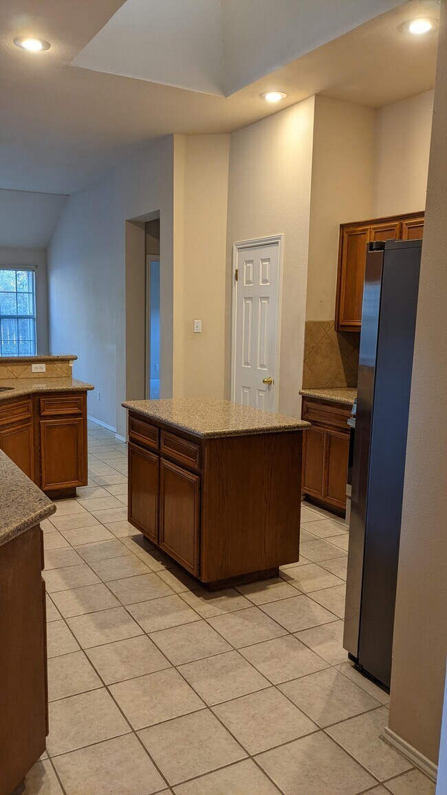 Foto del edificio - 3810 Newland Dr