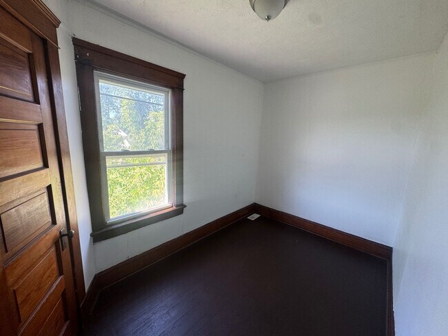 Foto del edificio - 2958 E 71st St