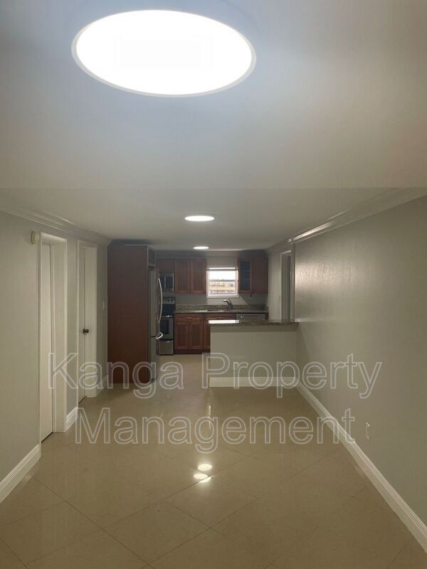 Building Photo - 812 W Lakewood Rd