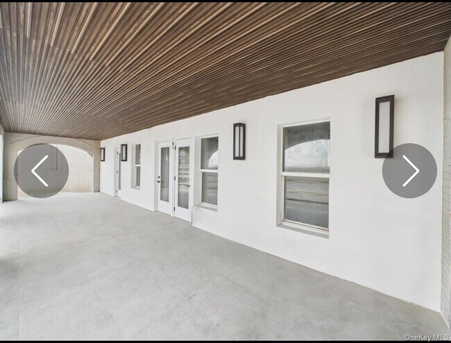 Foto del edificio - 315 W Broadway