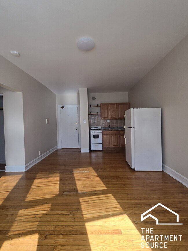 Photo - 1145 W Morse Ave Apartment