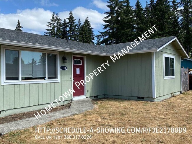 Foto del edificio - Yelm Rambler with Huge Yard!  Available NOW!