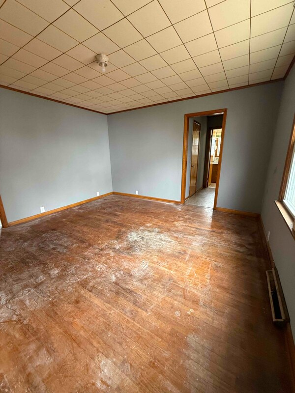 Building Photo - 104 N Vine St