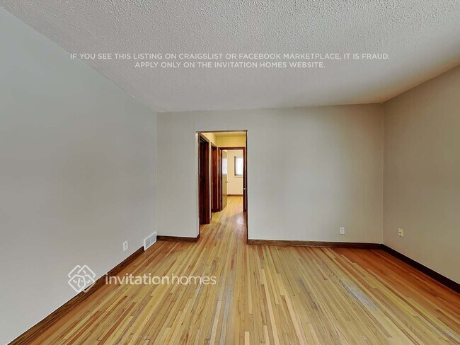 Foto del edificio - 3612 Commodore Dr