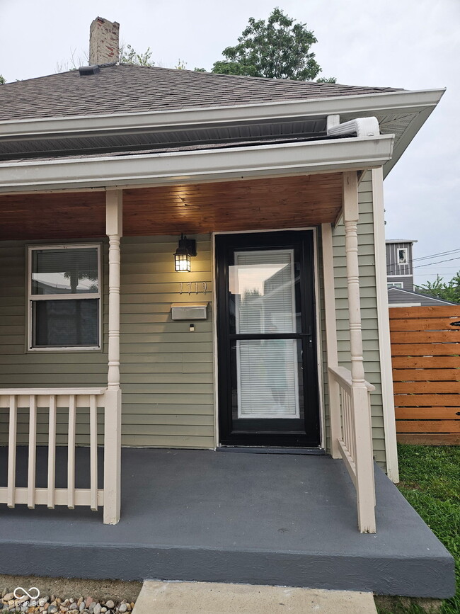 Building Photo - 1719 Bundy Pl