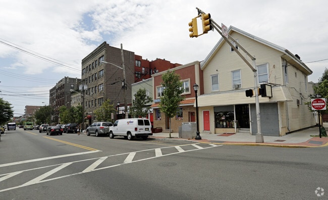 Building Photo - 901 New York Ave