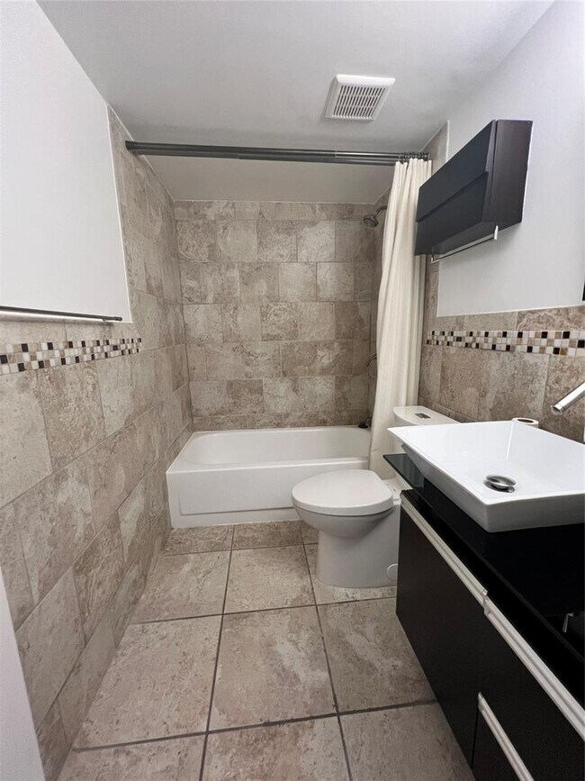 Foto del edificio - 2352 NW 37th Ave