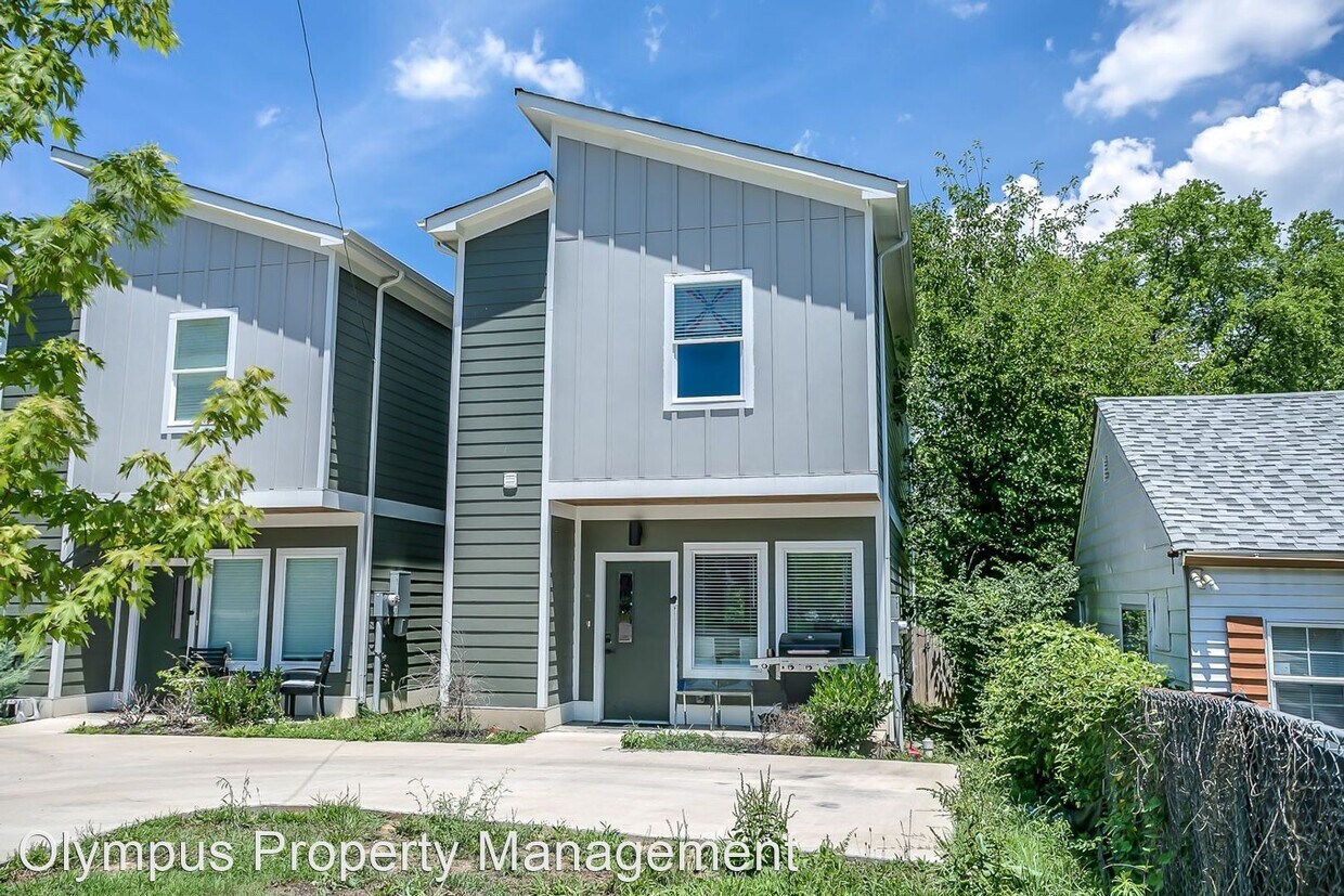 Primary Photo - 3 br, 2.5 bath House - 305 Duke Street - B