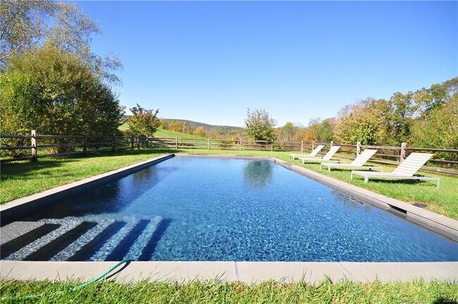 Building Photo - 365 Kent Hollow Rd