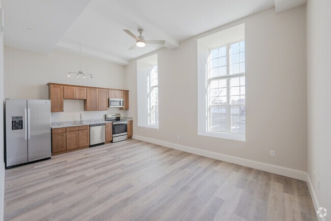 1BR, 1BA - 788SF - King Philip Lofts