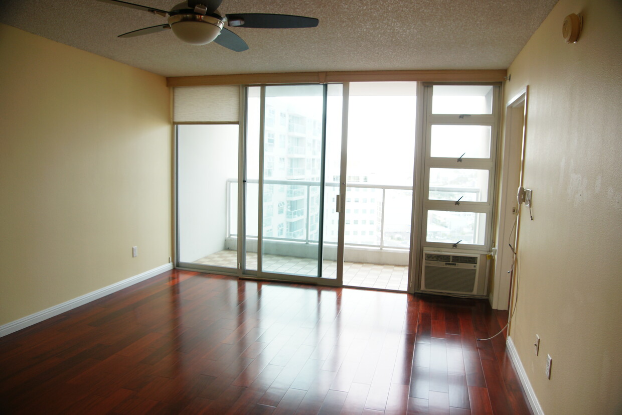 Livingroom - 1450 Young St