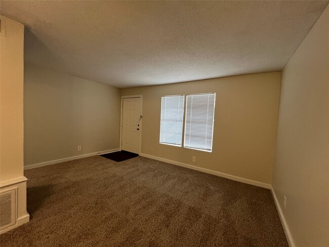 Building Photo - 5415 Scott St