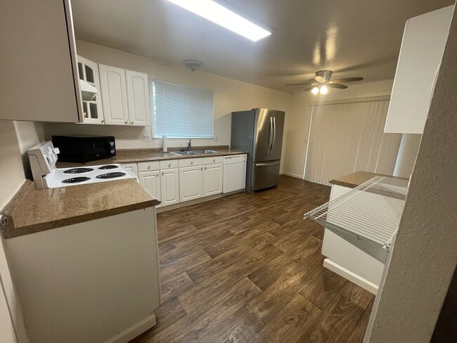 Foto del edificio - Beautiful 4 bedroom 2 bath Home
