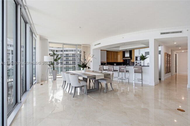 Foto del edificio - 10295 Collins Ave