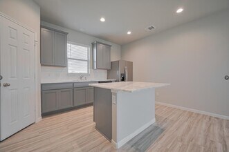 Building Photo - 101 Eliana Shores Dr