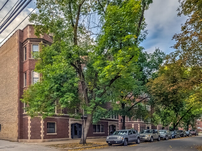 Building Photo - 7020 N Paulina St