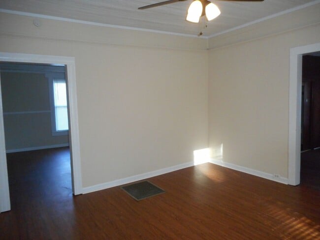 Building Photo - 2-Bedroom, 1- Bathroom Home Close to Downtown