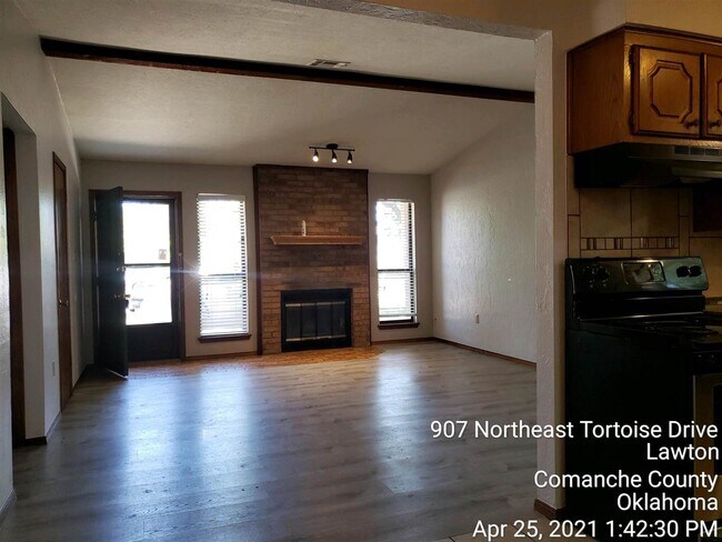 Building Photo - 907 NE Tortoise Dr