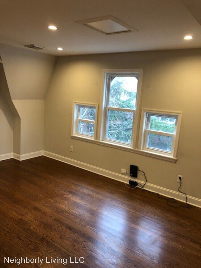 Building Photo - 343 E Gorgas Ln