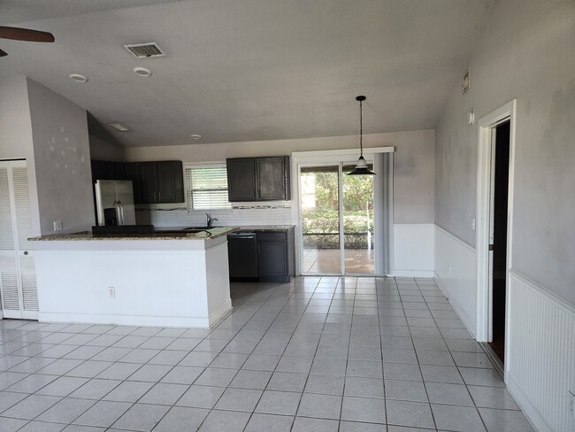 Living area - 1726 SW Millikin Ave